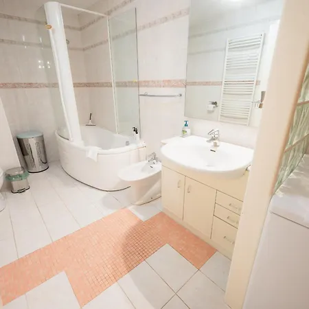 Διαμέρισμα Charm Haven *